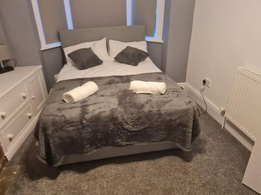 Primrose Stays - 3 Bedroom House Stoke-on-Trent Екстериор снимка