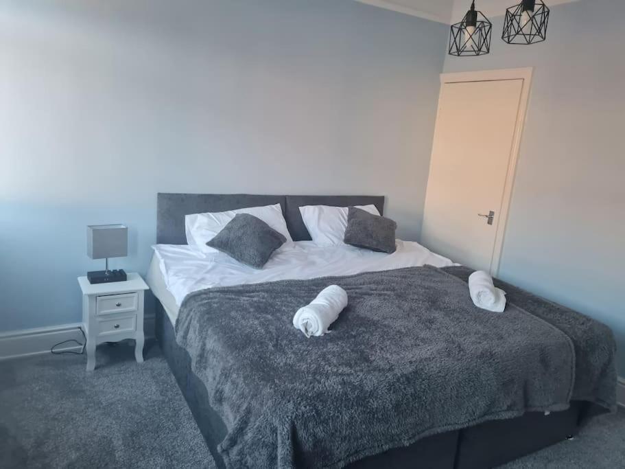 Primrose Stays - 3 Bedroom House Stoke-on-Trent Екстериор снимка